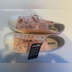 NWT Women’s Converse Low Top Sneakers in Blush Pink